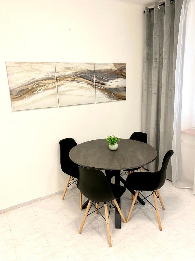 James Dean Apartment - Next To Nivy Bus Station & Mall Bratislava Luaran gambar