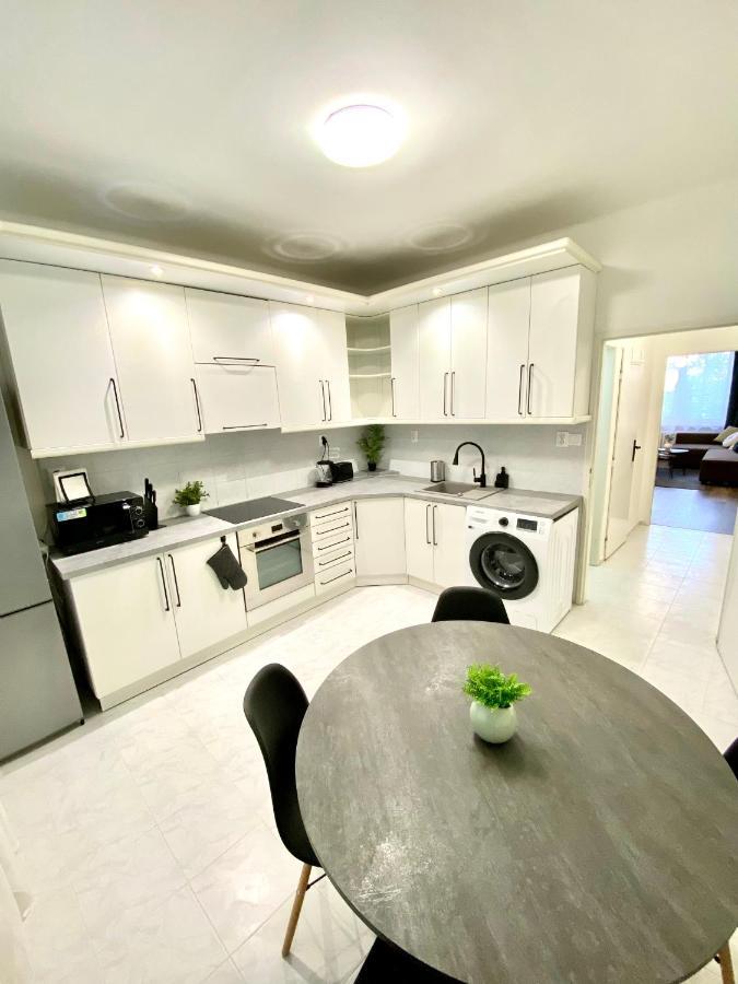 James Dean Apartment - Next To Nivy Bus Station & Mall Bratislava Luaran gambar