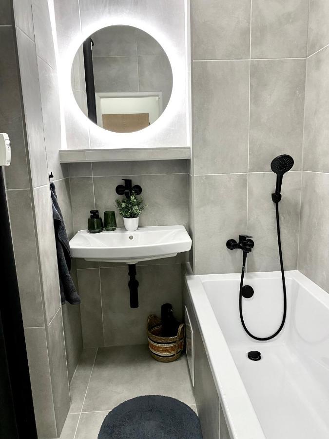 James Dean Apartment - Next To Nivy Bus Station & Mall Bratislava Luaran gambar